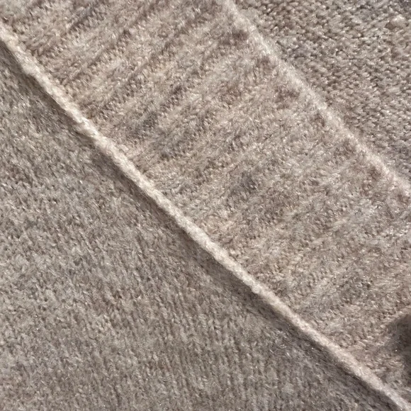 NWT American Eagle tan oversized V-Neck Sweater small - Picture 5 of 7